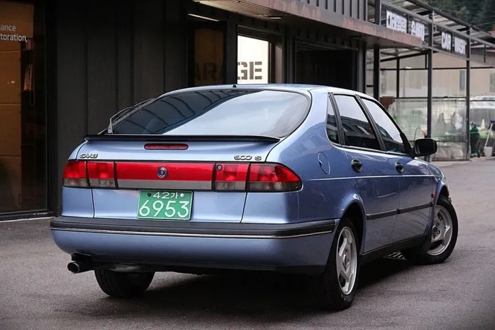 Saab 900
