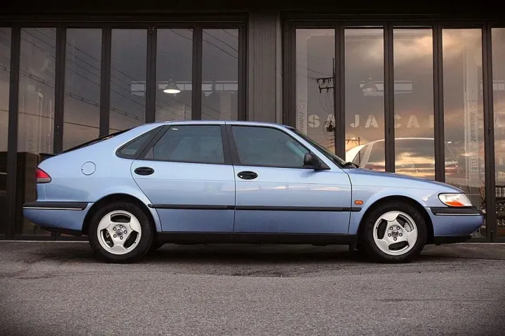 Saab 900