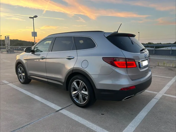 Hyundai Grand Santa Fe