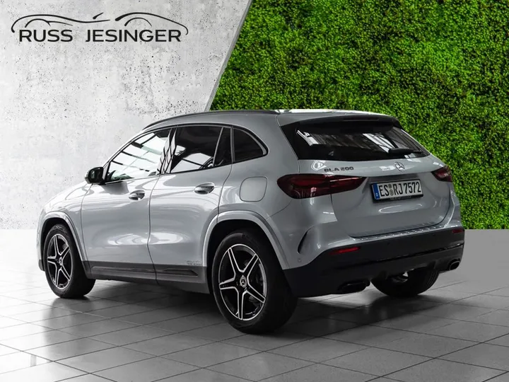 Mercedes-Benz GLA 200
