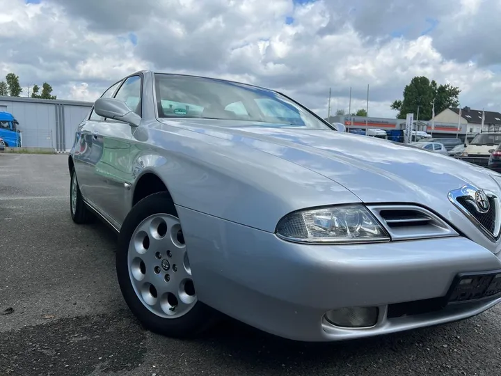 Alfa Romeo 166