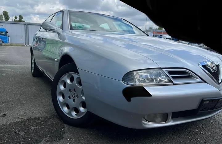 Alfa Romeo 166