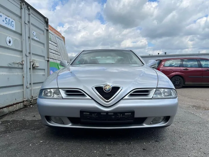 Alfa Romeo 166