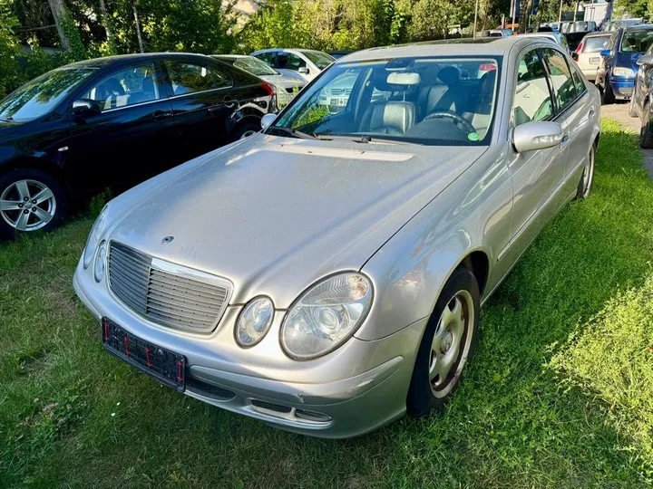 Mercedes-Benz E 200