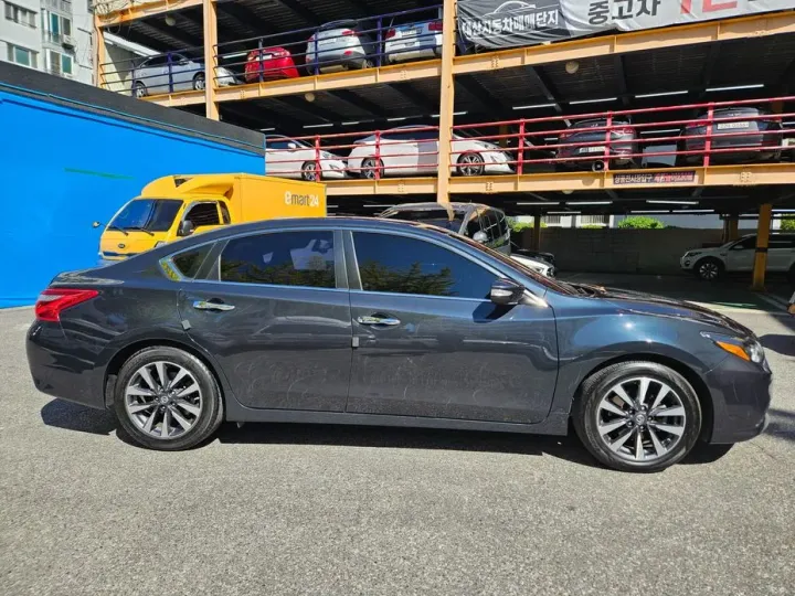 Nissan Altima