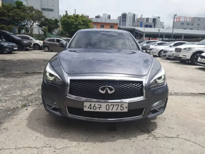 Infiniti Q70
