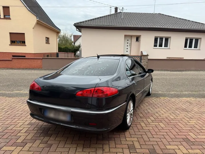 Peugeot 607