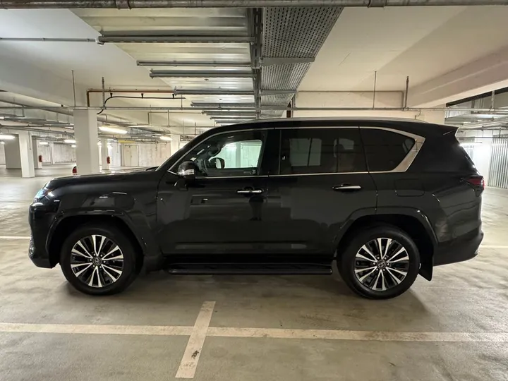 Lexus LX 500
