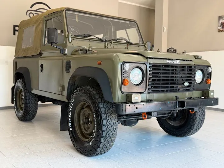 Land Rover Defender