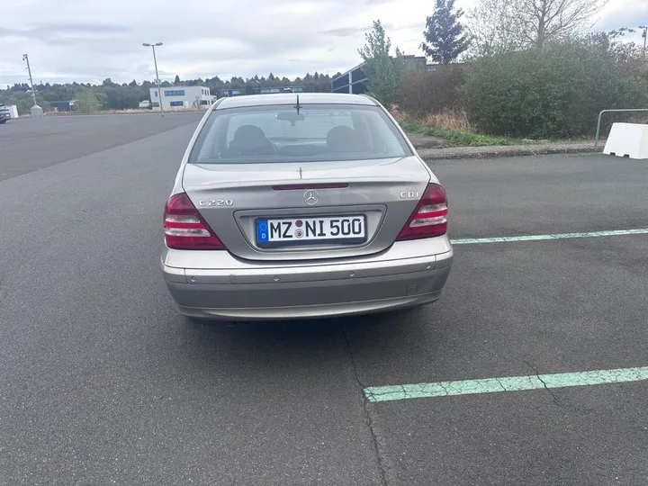 Mercedes-Benz C 220