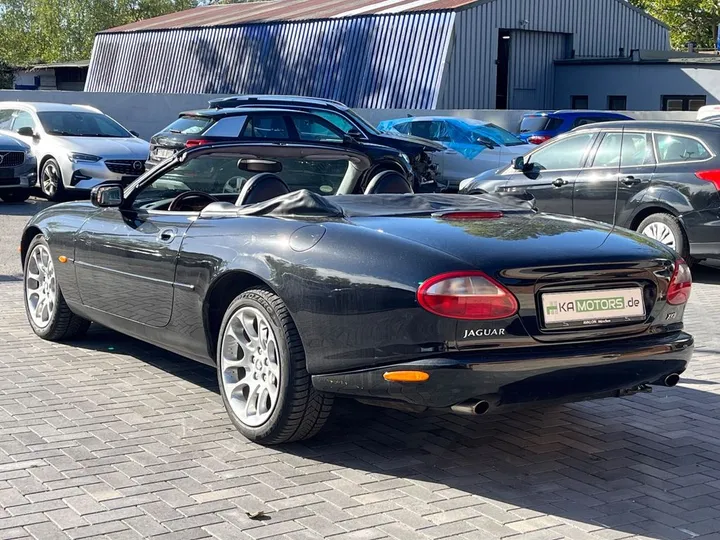 Jaguar XK8