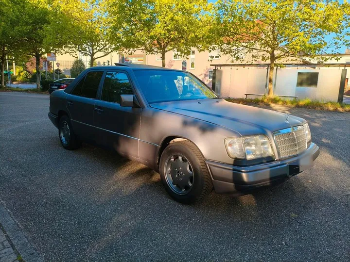 Mercedes-Benz E 220