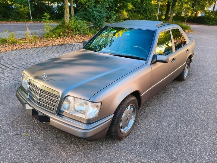 Mercedes-Benz E 220