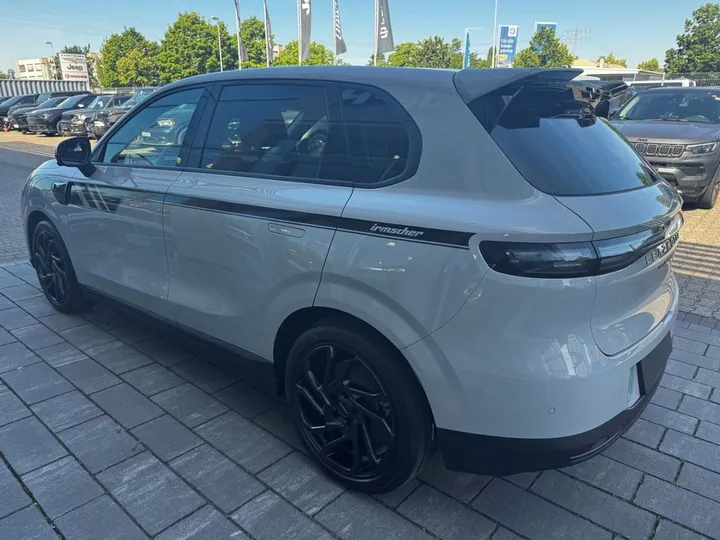 Leapmotor B10