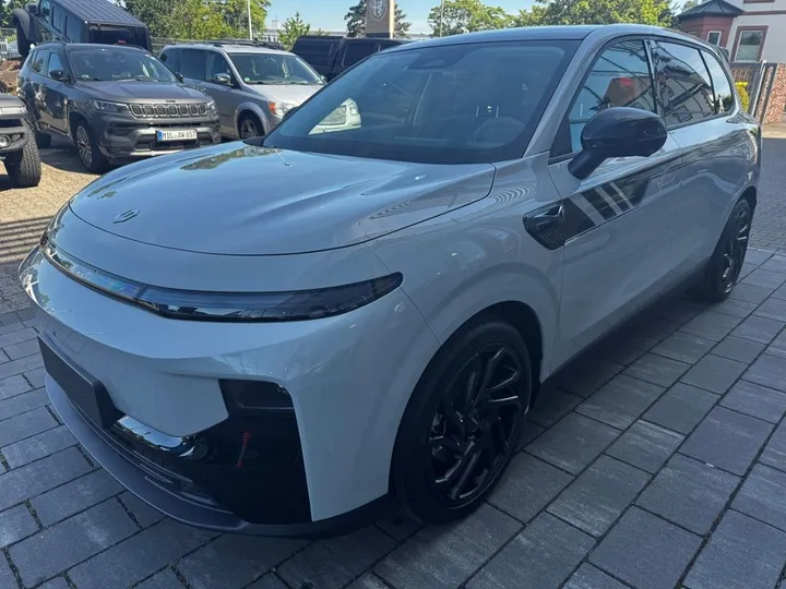 Leapmotor B10
