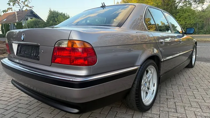 BMW 728
