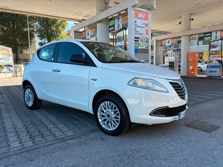 Lancia Ypsilon
