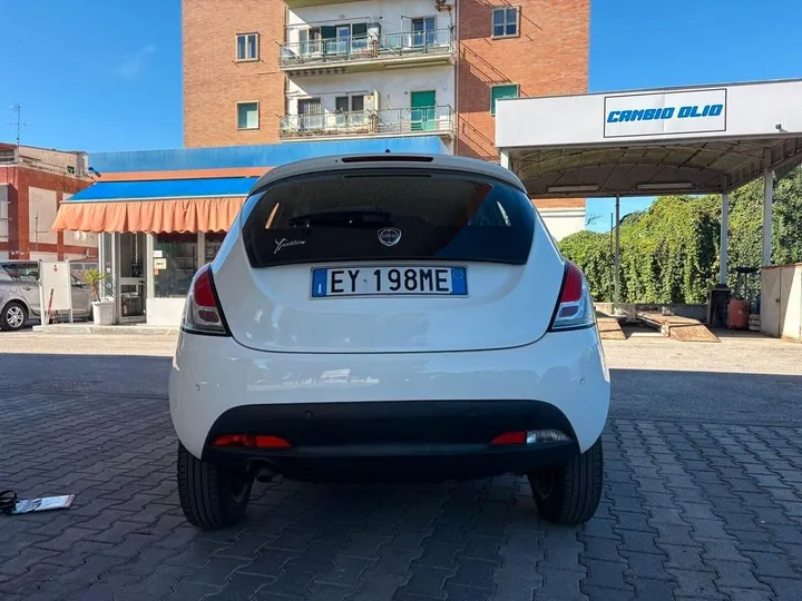 Lancia Ypsilon