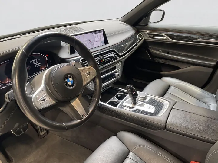 BMW 730