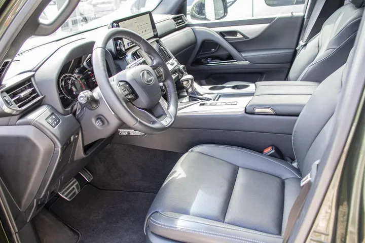 Lexus LX 600