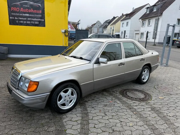 Mercedes-Benz E 200