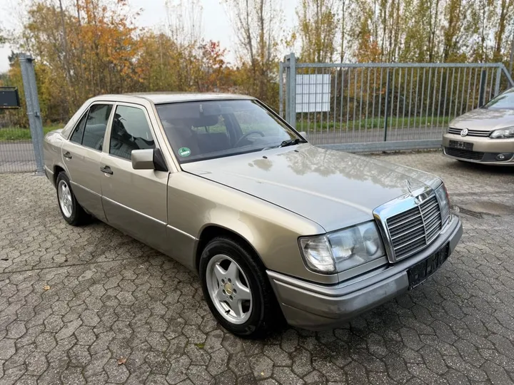 Mercedes-Benz E 200