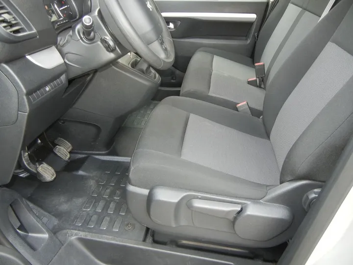 Peugeot Traveller