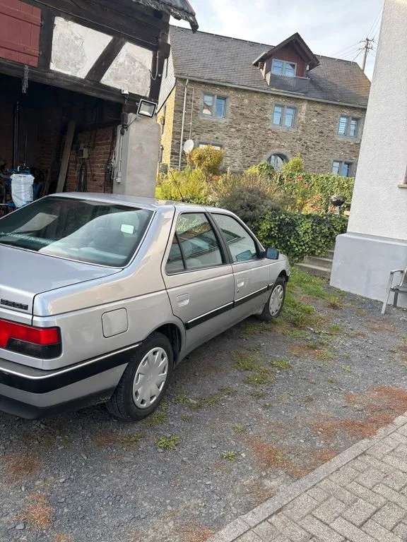 Peugeot 405