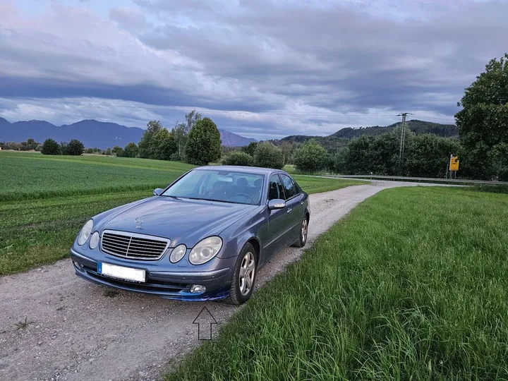 Mercedes-Benz E 240