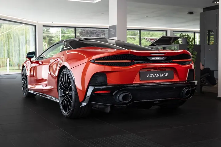 McLaren GT