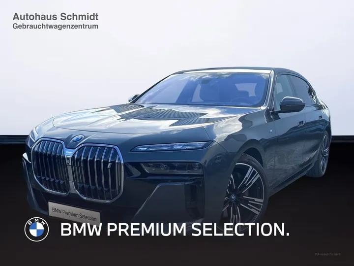BMW i7