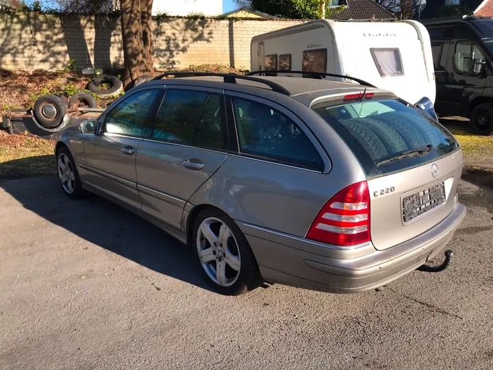 Mercedes-Benz C 220