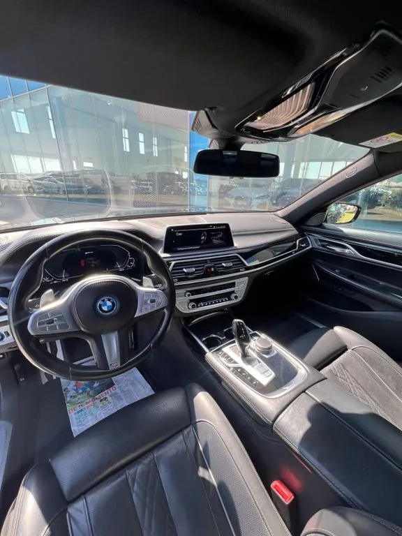 BMW 745