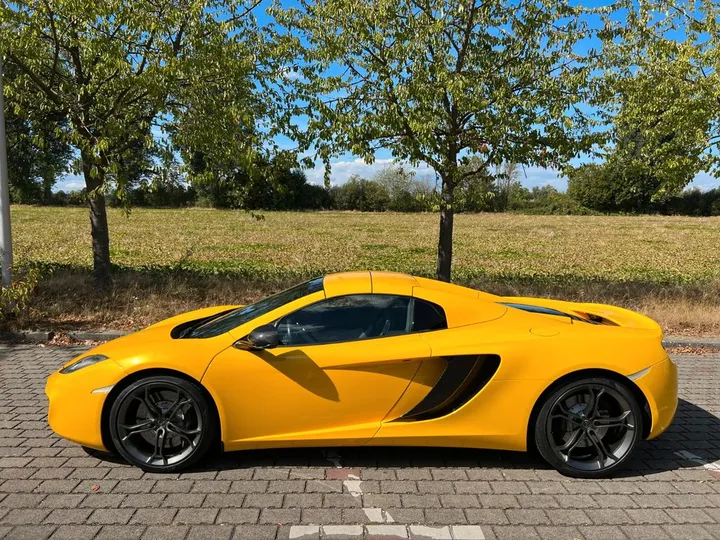 McLaren MP4-12C