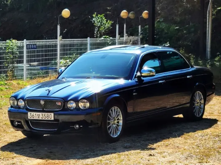 Jaguar XJ