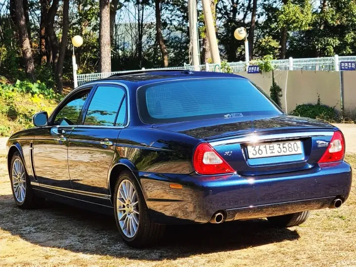 Jaguar XJ