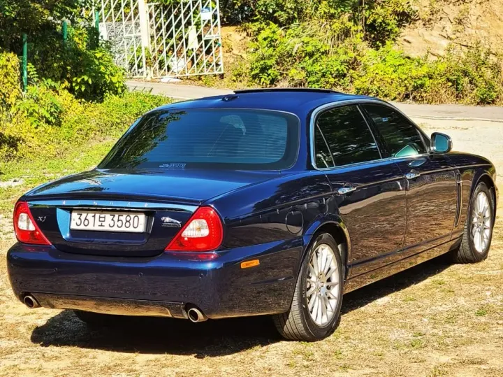 Jaguar XJ