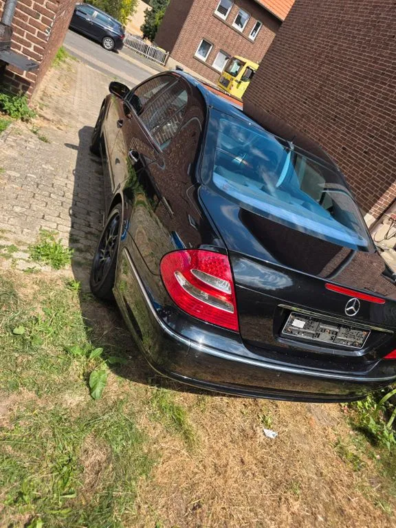 Mercedes-Benz E 240