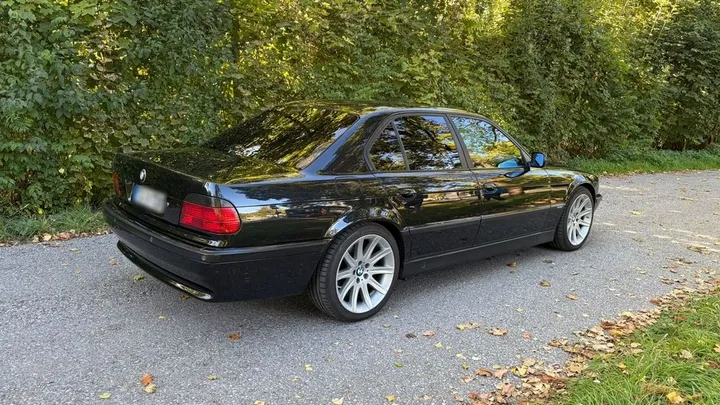 BMW 728