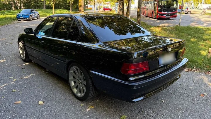 BMW 728