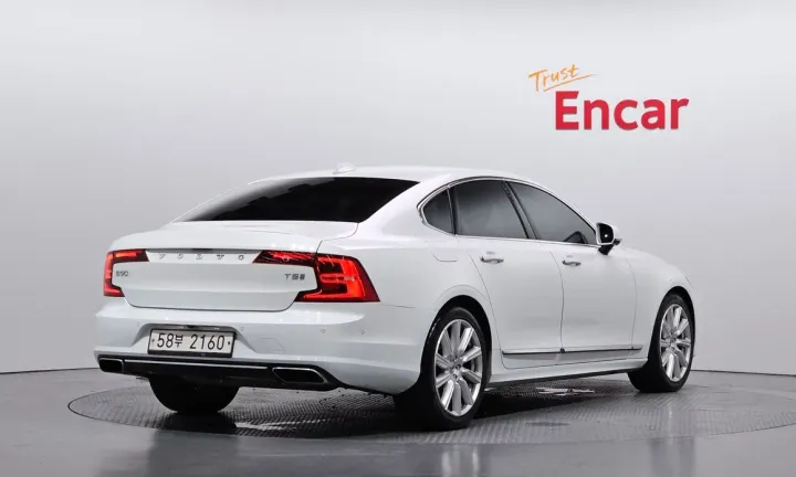 Volvo S90