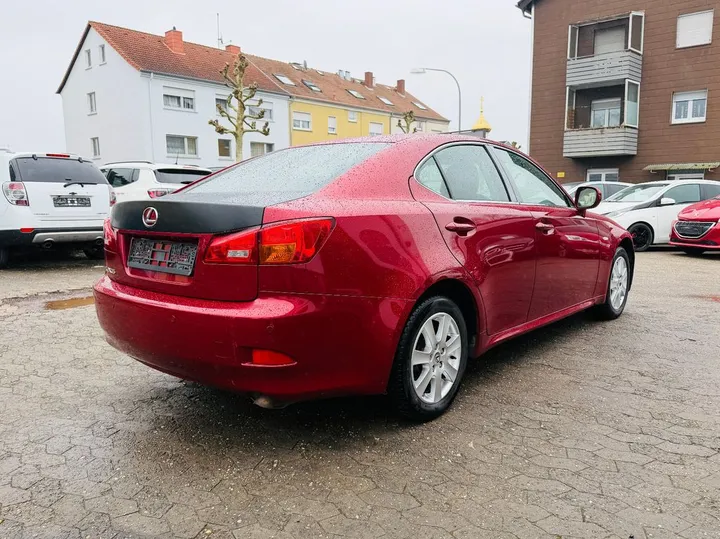 Lexus IS 220