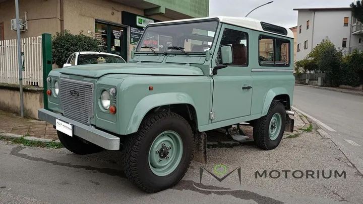 Land Rover Defender