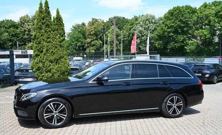 Mercedes-Benz E 200