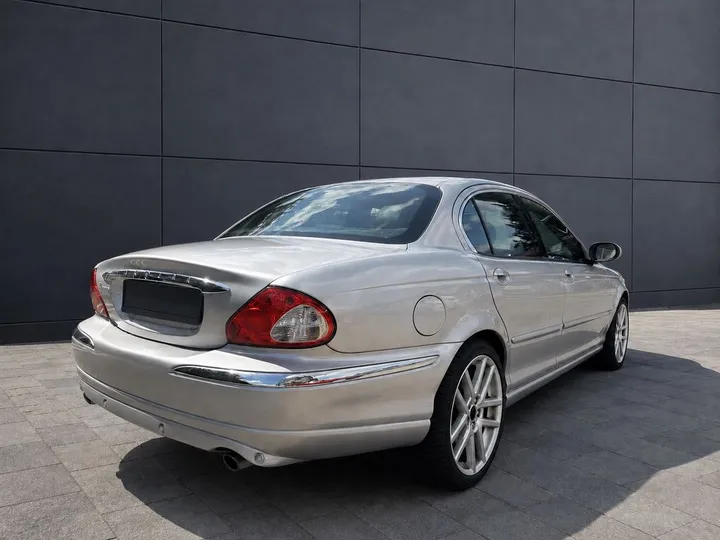 Jaguar X-Type