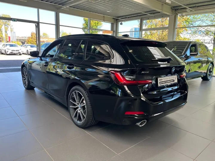 BMW 330
