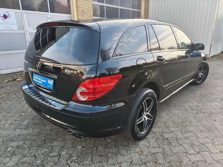 Mercedes-Benz R 320