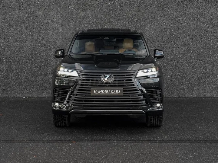 Lexus LX 700