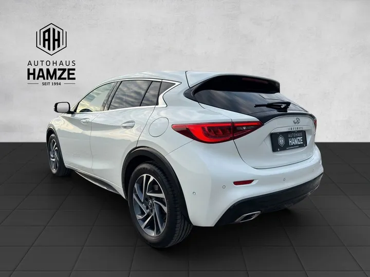Infiniti Q30