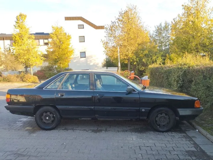 Audi 100